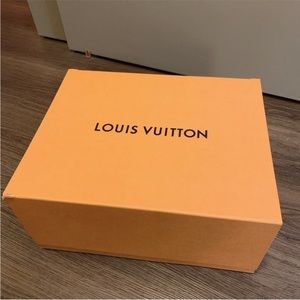 💯Authentic Louis Vuitton Large Gift Box‼️